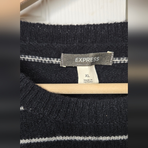 Vintage Express Men’s Crewneck Lambswool Sweater – Black with White Stripes – XL - Picture 2 of 4
